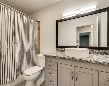 2110 Mistletoe Avenue - Photo Thumbnail 11