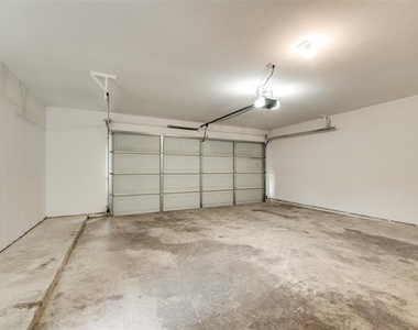 2110 Mistletoe Avenue - Photo Thumbnail 12