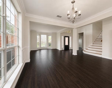 9213 Cedardale Drive - Photo Thumbnail 6