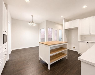 9213 Cedardale Drive - Photo Thumbnail 14