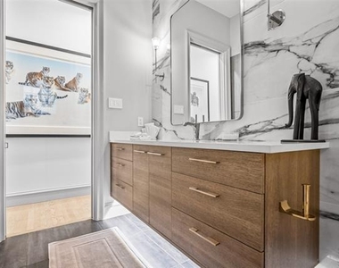 2206 Boll Street - Photo Thumbnail 7