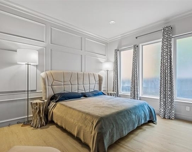2206 Boll Street - Photo Thumbnail 6