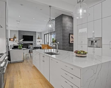 2206 Boll Street - Photo Thumbnail 16