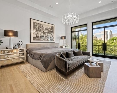 2206 Boll Street - Photo Thumbnail 18