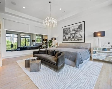 2206 Boll Street - Photo Thumbnail 17