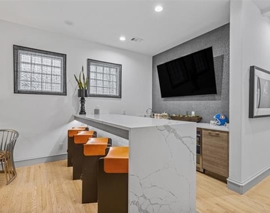 2206 Boll Street - Photo Thumbnail 4