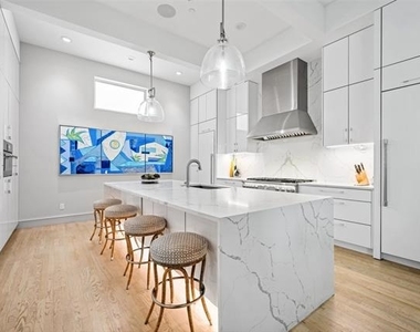 2206 Boll Street - Photo Thumbnail 13