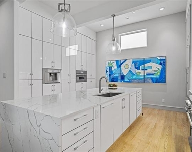 2206 Boll Street - Photo Thumbnail 15