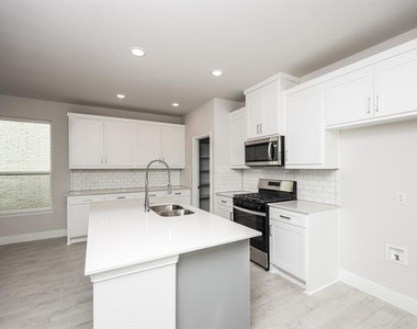 3006 Camilli Cove - Photo Thumbnail 4