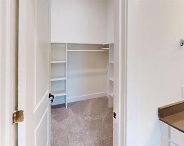 313 Buck Ridge Drive - Photo Thumbnail 17