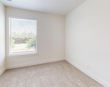313 Buck Ridge Drive - Photo Thumbnail 11