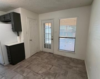 3006 Post Oak Drive - Photo Thumbnail 7