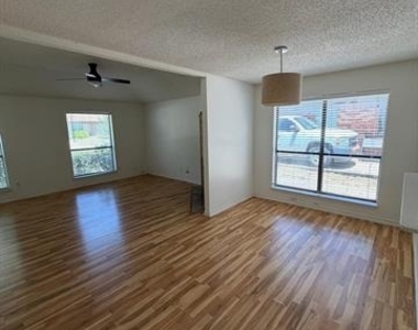 3006 Post Oak Drive - Photo Thumbnail 4