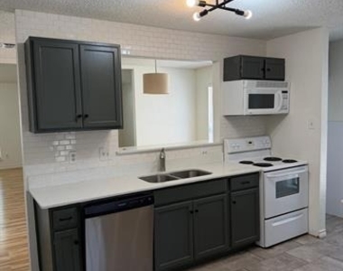 3006 Post Oak Drive - Photo Thumbnail 5