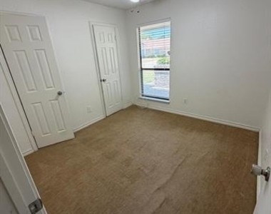 3006 Post Oak Drive - Photo Thumbnail 10