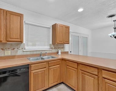 2539 Highwood Drive - Photo Thumbnail 9