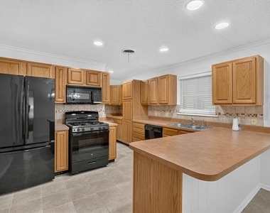 2539 Highwood Drive - Photo Thumbnail 7