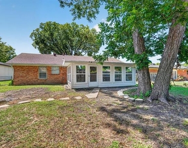 2539 Highwood Drive - Photo Thumbnail 22