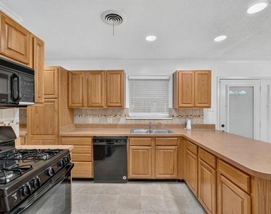 2539 Highwood Drive - Photo Thumbnail 8