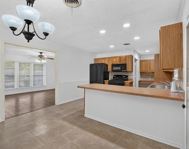 2539 Highwood Drive - Photo Thumbnail 6