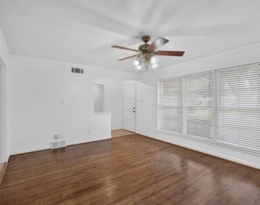 2539 Highwood Drive - Photo Thumbnail 2
