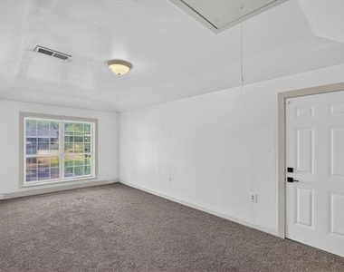 2539 Highwood Drive - Photo Thumbnail 11