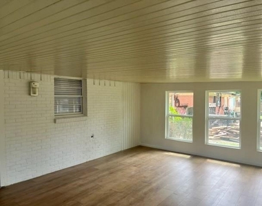 2539 Highwood Drive - Photo Thumbnail 21