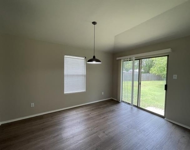 7404 Fossil Creek Drive - Photo Thumbnail 4