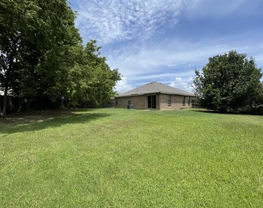 7404 Fossil Creek Drive - Photo Thumbnail 10