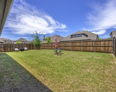 1003 Pecan Glen Drive - Photo Thumbnail 30