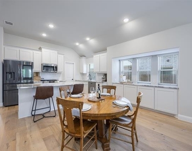 1003 Pecan Glen Drive - Photo Thumbnail 14