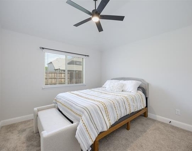 1003 Pecan Glen Drive - Photo Thumbnail 24