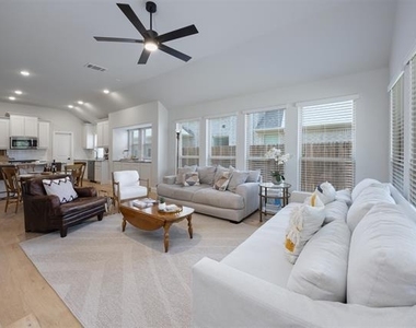1003 Pecan Glen Drive - Photo Thumbnail 16