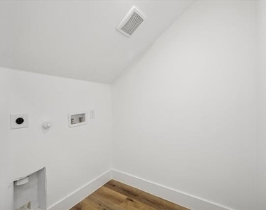 3058 Hardy Street - Photo Thumbnail 21