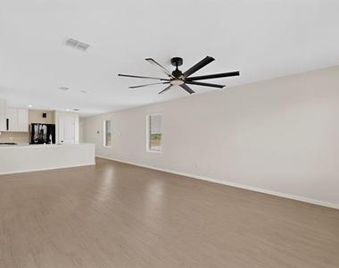 6201 Tilden Avenue - Photo Thumbnail 13