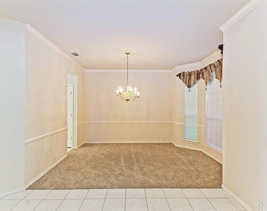 8713 Somerville Way - Photo Thumbnail 3