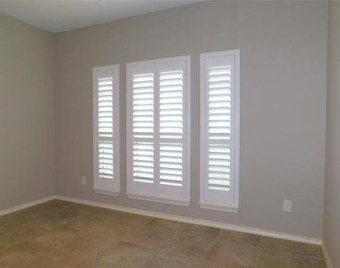 2401 Windhaven Drive - Photo Thumbnail 6