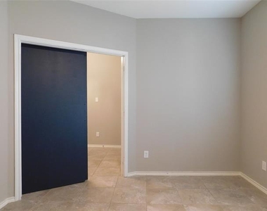 2401 Windhaven Drive - Photo Thumbnail 5