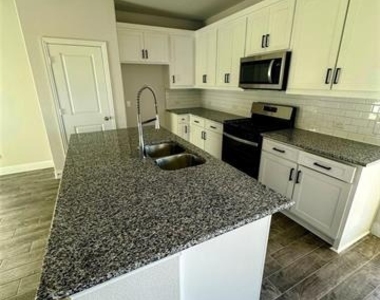 3120 Lucia Way - Photo Thumbnail 2