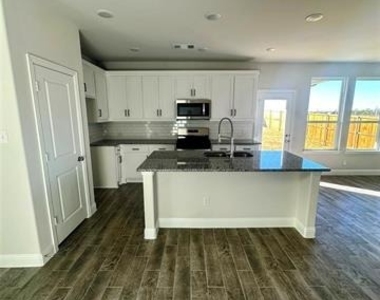 3120 Lucia Way - Photo Thumbnail 3
