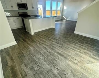 3120 Lucia Way - Photo Thumbnail 4