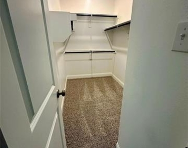 3120 Lucia Way - Photo Thumbnail 9