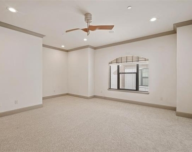 3134 Ross Avenue - Photo Thumbnail 10