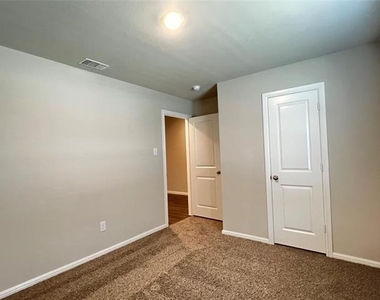 1416 Dillard Creek Drive - Photo Thumbnail 15