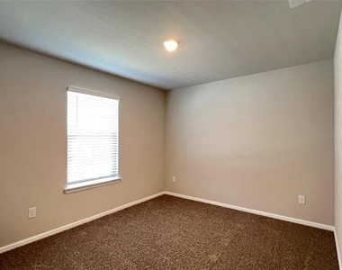 1416 Dillard Creek Drive - Photo Thumbnail 14