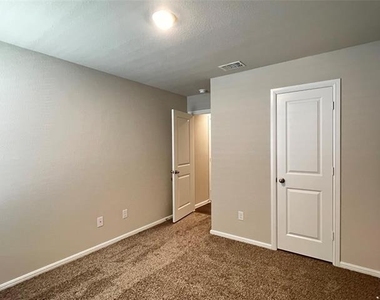 1416 Dillard Creek Drive - Photo Thumbnail 12