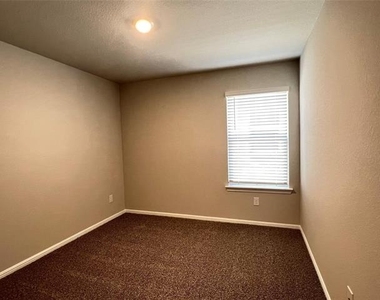 1416 Dillard Creek Drive - Photo Thumbnail 13