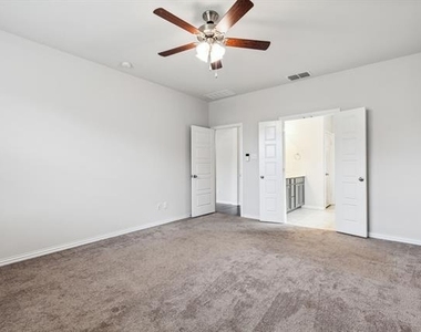 1833 Meadow Trail Lane - Photo Thumbnail 13