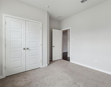 1833 Meadow Trail Lane - Photo Thumbnail 5