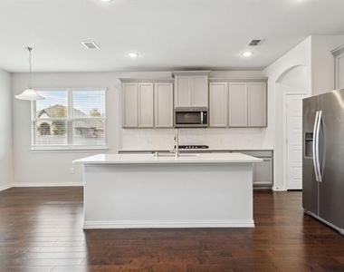 1833 Meadow Trail Lane - Photo Thumbnail 12